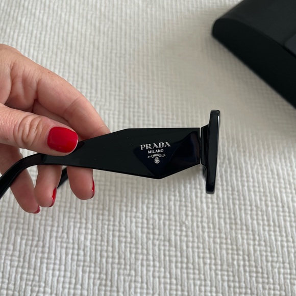Lunettes solaires de Prada - Picture 4 of 5